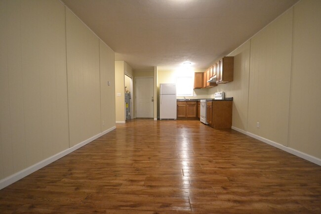 210 W Austin St in Bolivar, MO - Foto de edificio - Building Photo