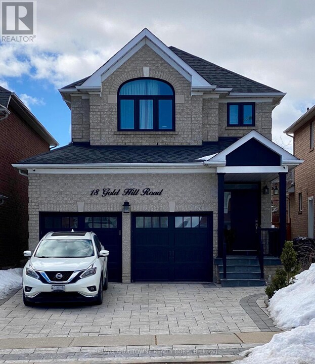 18 Gold Hill Rd in Brampton, ON - Building Photo