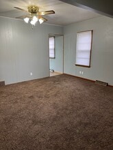 1236 Magnolia Pkwy in Waterloo, IA - Foto de edificio - Building Photo