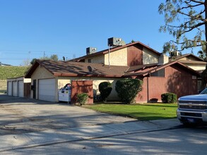 2801 Villalovos Ct in Bakersfield, CA - Building Photo - Building Photo