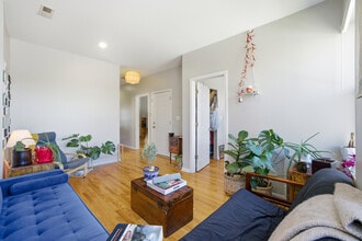 3235 W Thomas St in Chicago, IL - Building Photo - Building Photo