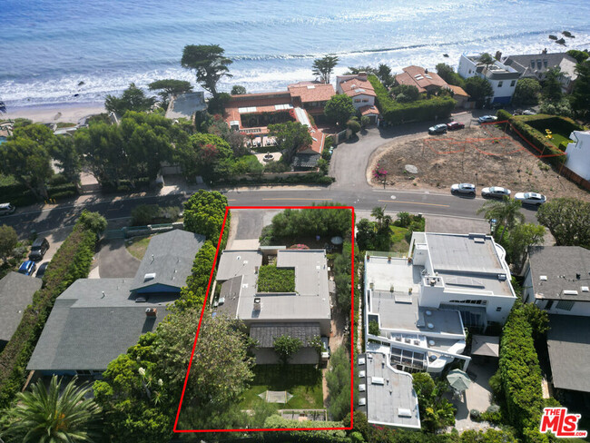 31777 Broad Beach Rd in Malibu, CA - Building Photo - Building Photo