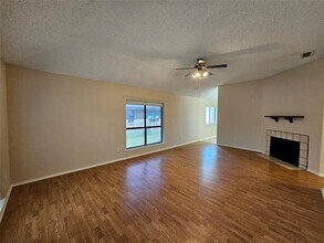 211 Cole St in Garland, TX - Building Photo - Building Photo
