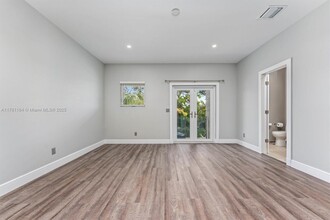 2431 NE 20th Ave in Lighthouse Point, FL - Building Photo - Building Photo