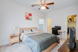 950 W 24th St in Houston, TX - Building Photo - Building Photo