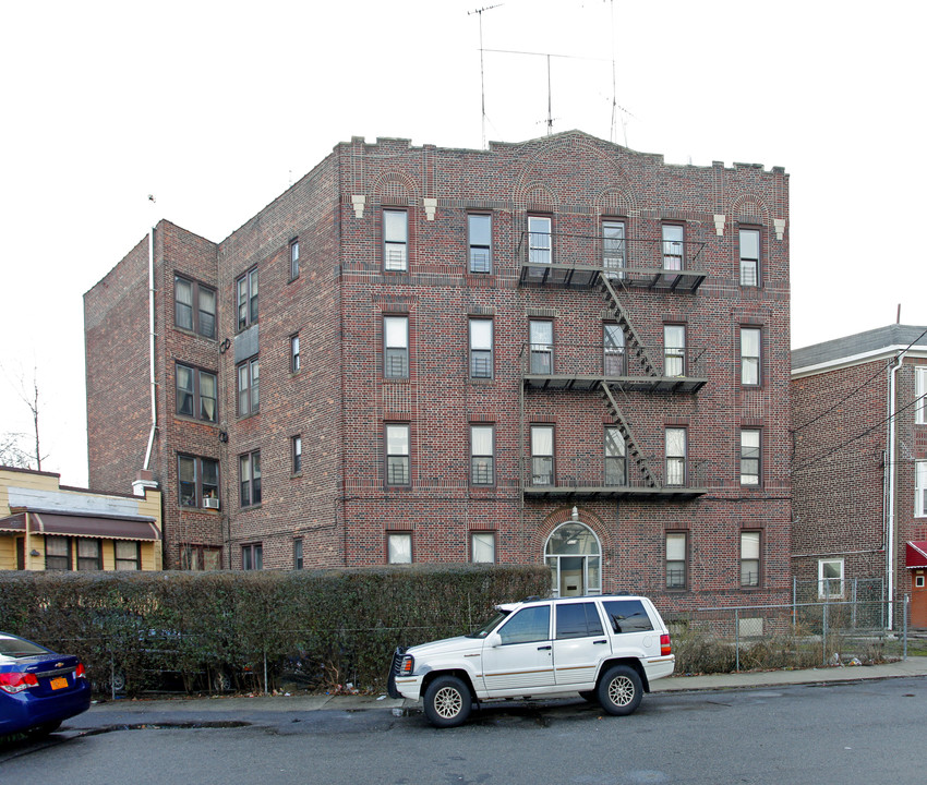 4524 Barnes Ave in Bronx, NY - Foto de edificio