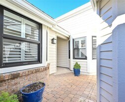 6631 Trident Way in Naples, FL - Building Photo