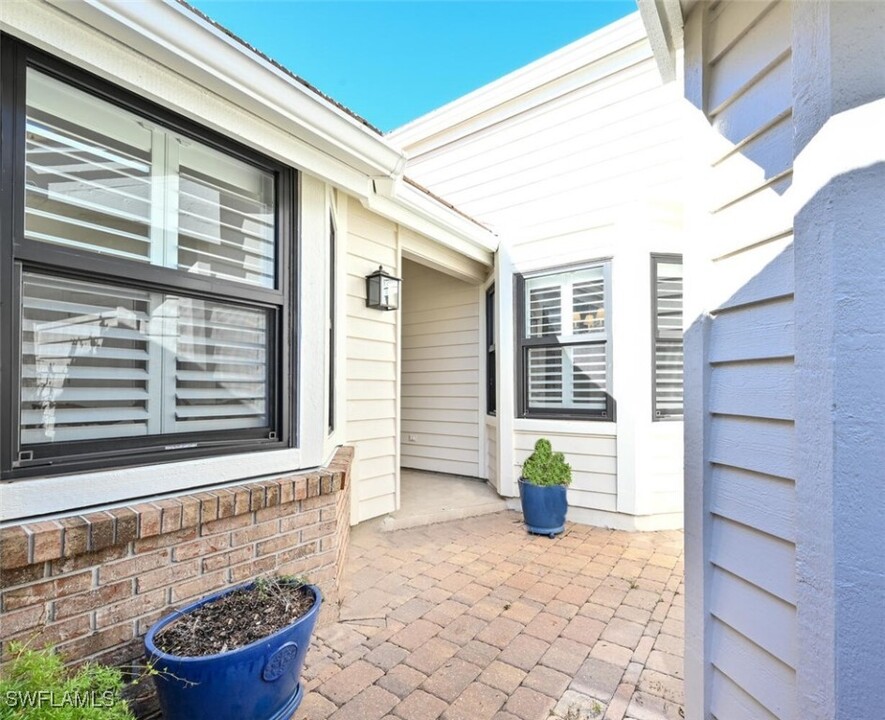 6631 Trident Way in Naples, FL - Building Photo