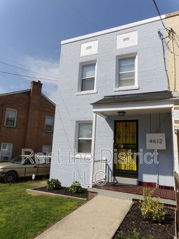 property at 4612 Bass Pl SE