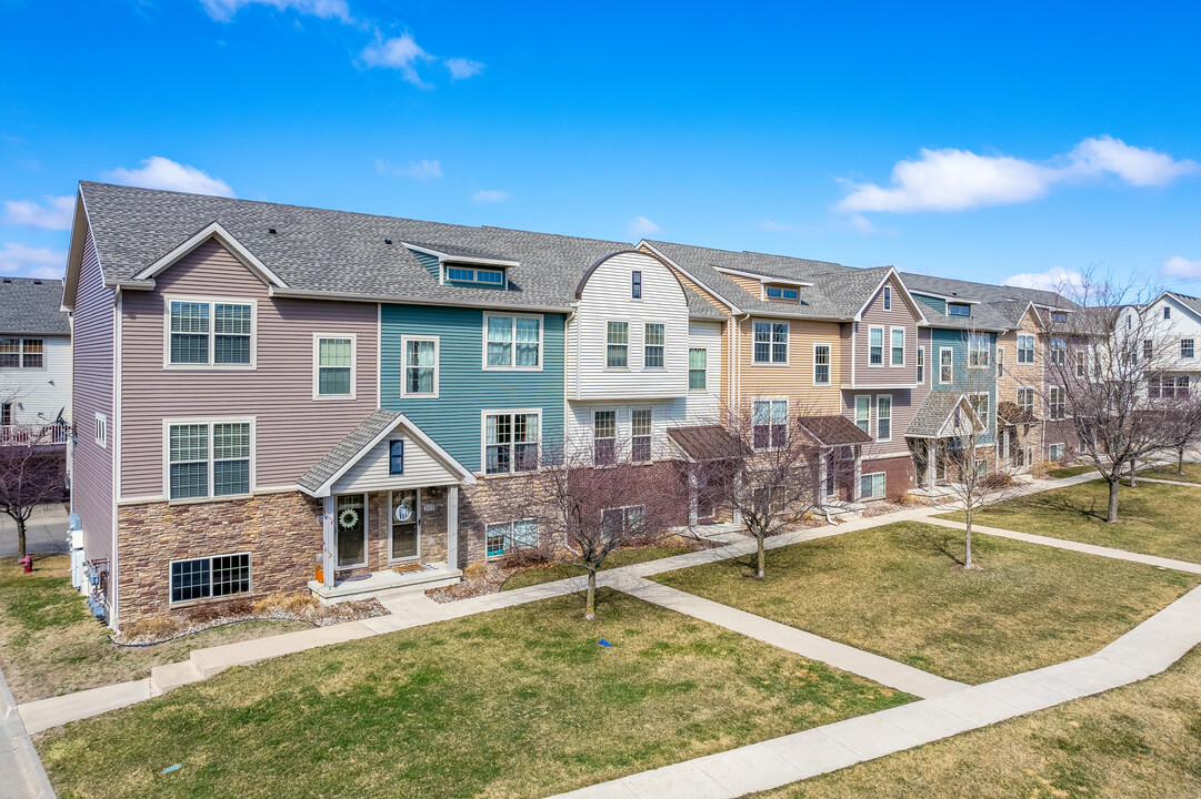 Glenstone Trail Condominiums in Grimes, IA - Foto de edificio