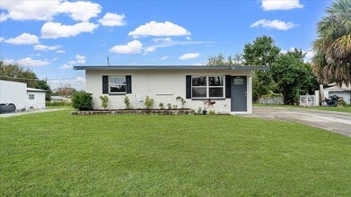 2114 King Richard Rd in Melbourne, FL - Foto de edificio - Building Photo