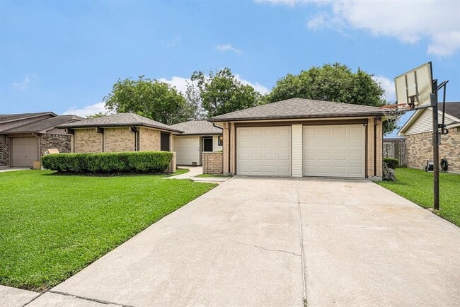 2513 Harpers Ferry Crossing in League City, TX - Building Photo - Building Photo