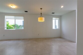 6839 NW 103rd Ave in Doral, FL - Building Photo - Building Photo