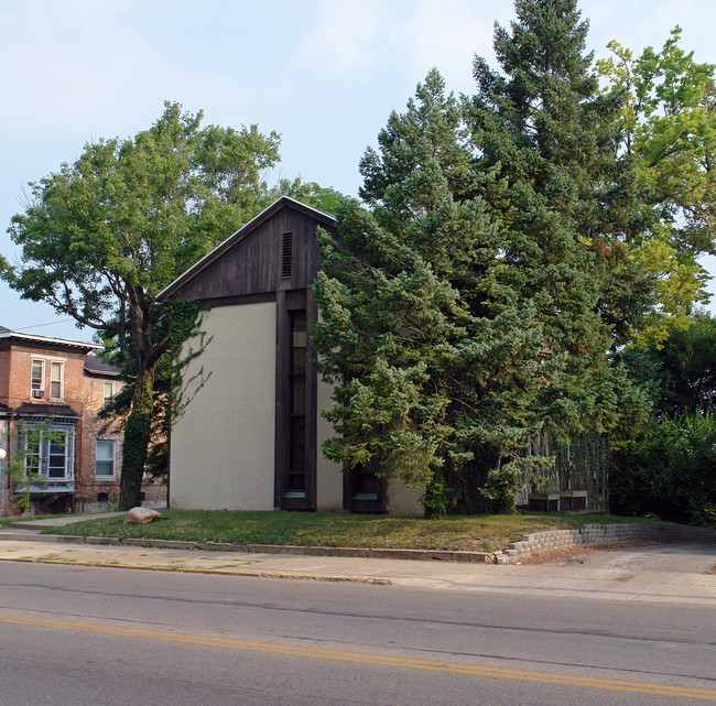 352 E High St in Springfield, OH - Foto de edificio - Building Photo