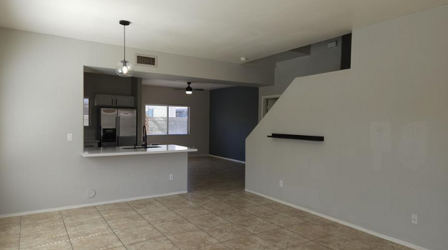 7308 S 13th Way in Phoenix, AZ - Foto de edificio - Building Photo