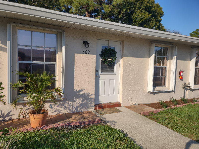 369 Bennington Ln in Greenacres, FL - Building Photo