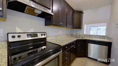 225 Village Ln in Greensboro, NC - Foto de edificio - Building Photo
