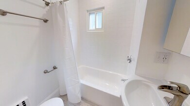 42 Gorham St, Unit 2 in Somerville, MA - Foto de edificio - Building Photo