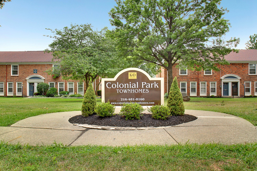 Colonial Park Townhomes in Euclid, OH - Building Photo