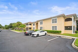 12505 McGregor Blvd in Ft. Myers, FL - Building Photo
