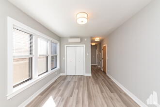 3943 N Janssen Ave, Unit # 0W3 in Chicago, IL - Foto de edificio - Building Photo