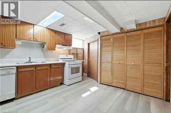 10 Rose Crescent in Hamilton, ON - Building Photo - Building Photo