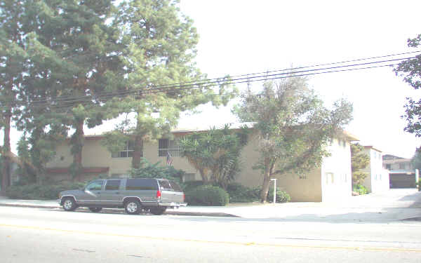 832 W Colorado Blvd in Monrovia, CA - Building Photo