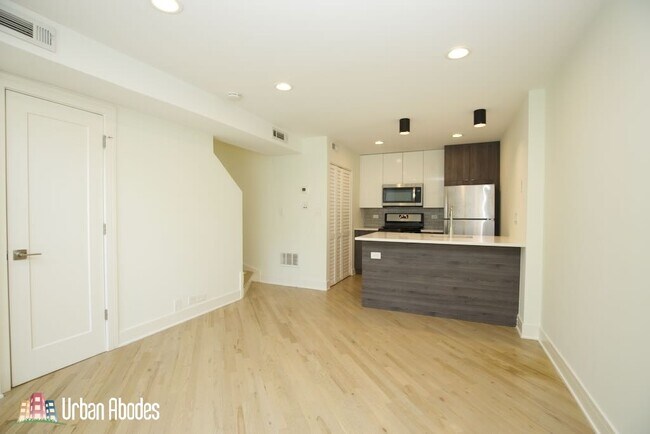 935 W Grace St, Unit A05C in Chicago, IL - Building Photo - Building Photo