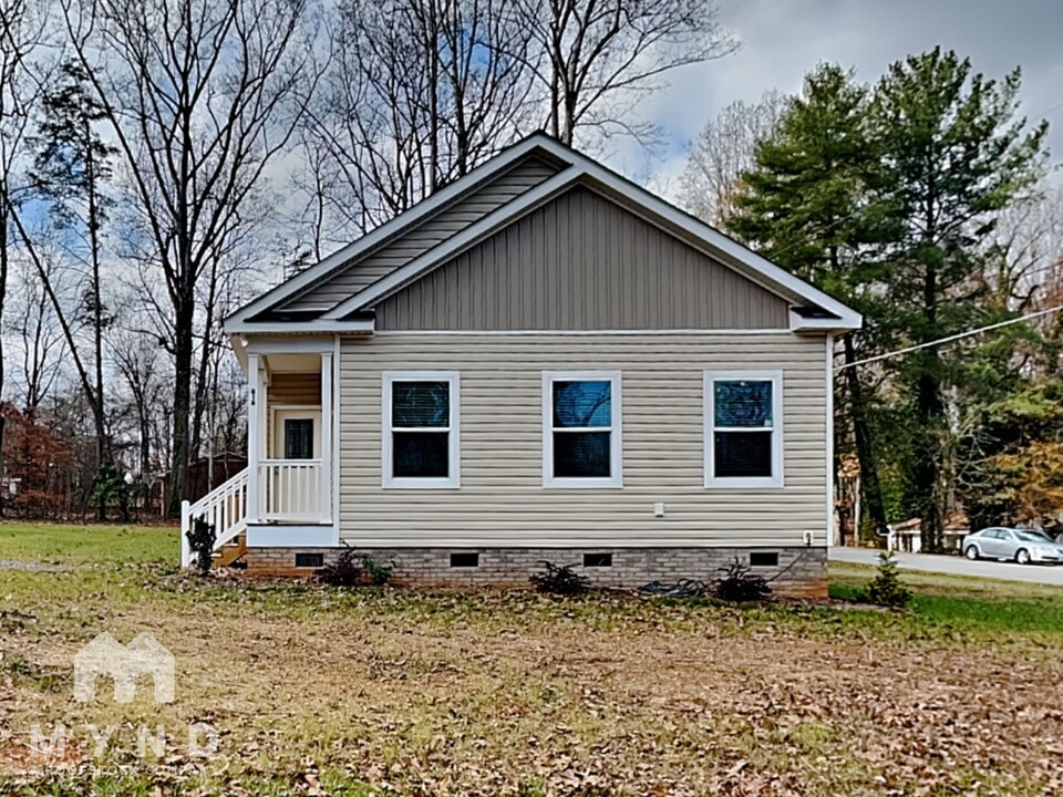 616 Sumac Ln in Lewisville, NC - Building Photo