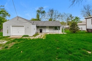 305 Morton St in Creve Coeur, IL - Building Photo