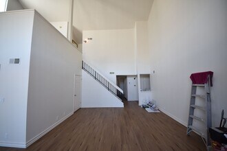 2323 S Bentley Ave in Los Angeles, CA - Building Photo - Building Photo