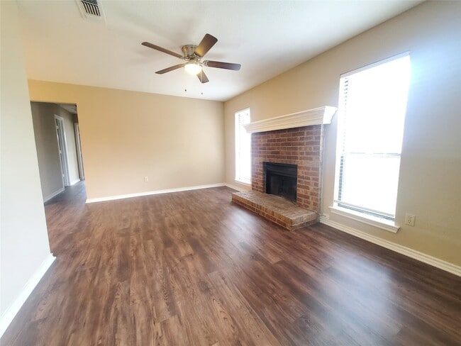 property at 1434 Briar Cir