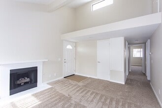 Hidden Valley Villas in Escondido, CA - Building Photo - Interior Photo