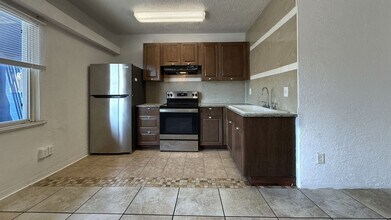 551 N Ridgewood Ave in Daytona Beach, FL - Building Photo - Building Photo