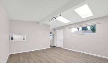 3271 Alma St in Palo Alto, CA - Building Photo - Building Photo