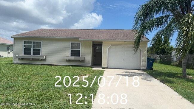 property at 1015 Grandeur St SE