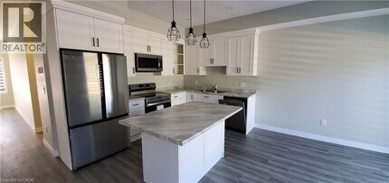 200 HOOPER St in St Marys, ON - Building Photo - Building Photo