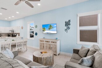 19914 Gulf Blvd in Indian Shores, FL - Building Photo - Building Photo