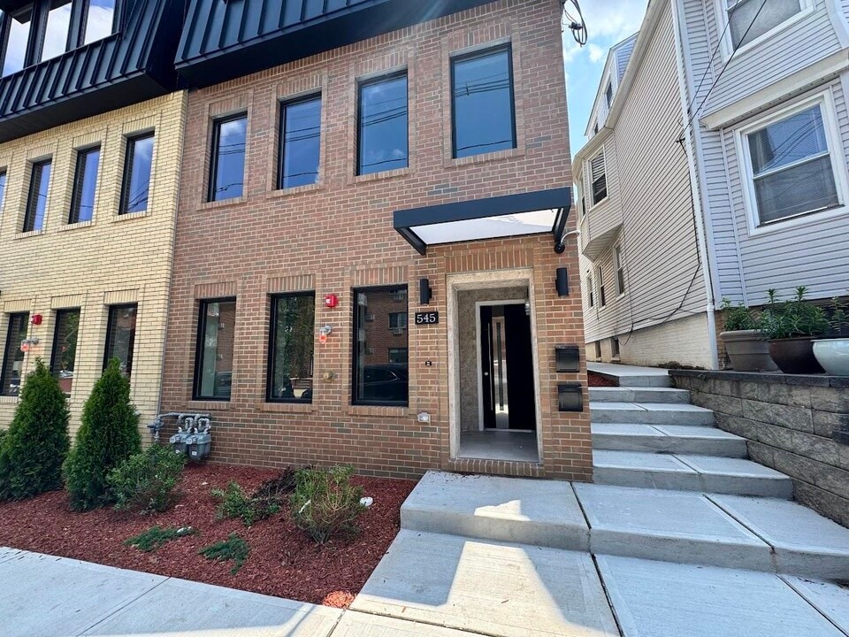 545 Central Ave in Harrison, NJ - Building Photo