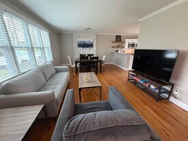 6913 Etzel Ave in University City, MO - Building Photo