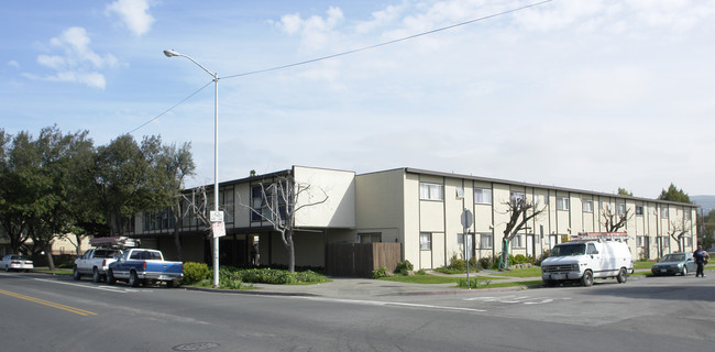 Tampa Apartments in Hayward, CA - Foto de edificio - Building Photo