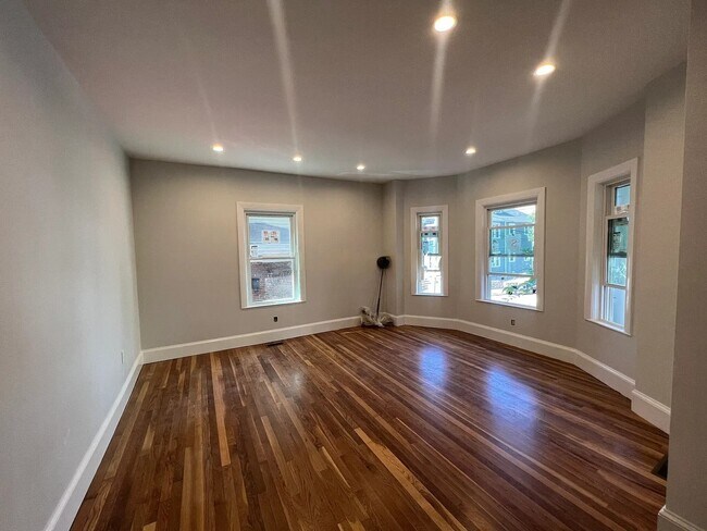 55 Lowell St, Unit 1