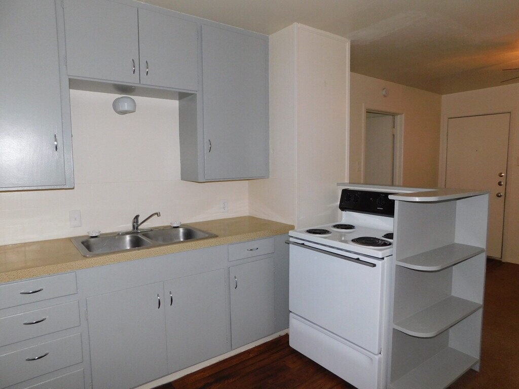 Gant Apartments in Commerce, TX