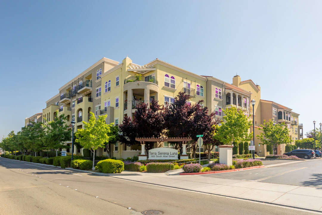 Terra Serena Luna in Milpitas, CA - Building Photo