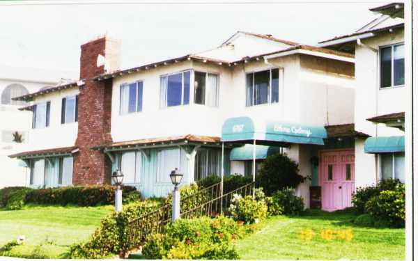 Windansea Beach Apartments in La Jolla, CA - Foto de edificio - Building Photo