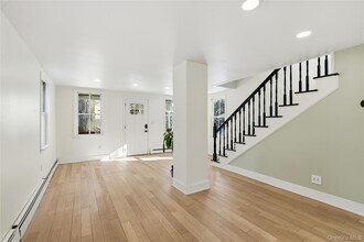 15 Hicks St in Roslyn, NY - Building Photo - Building Photo