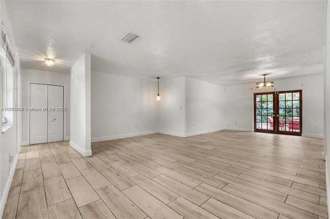 16665 SW 93rd Ct in Palmetto Bay, FL - Building Photo - Building Photo