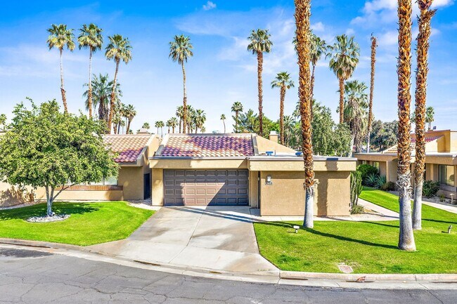 7452 Regency Dr in Palm Springs, CA - Building Photo - Building Photo