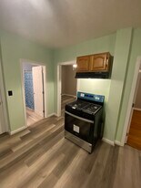 8 Orchard St, Unit First floor in North Providence, RI - Building Photo
