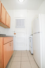 1365 W Greenleaf Ave-Unit -2C in Chicago, IL - Building Photo - Building Photo